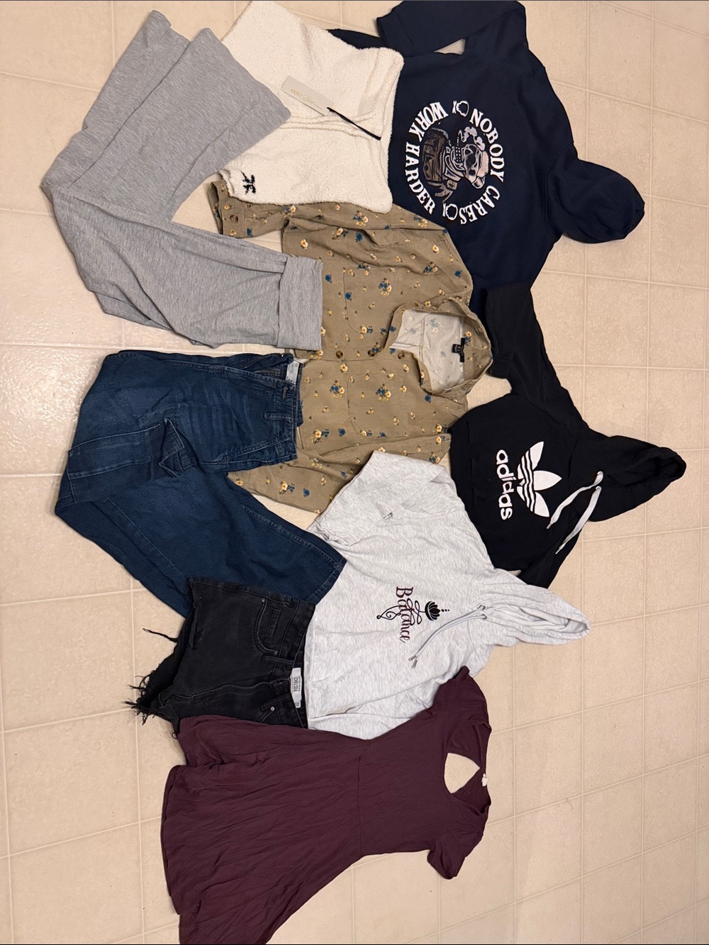 CLEARANCE -Womens mixed size bundle 9pcs